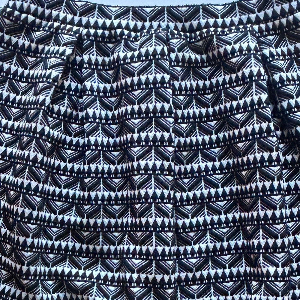 JOE B SKIRT - Picture 4 of 11